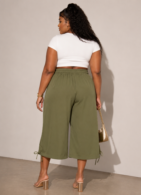 Drawstring Ruched Capri Pants (Plus)